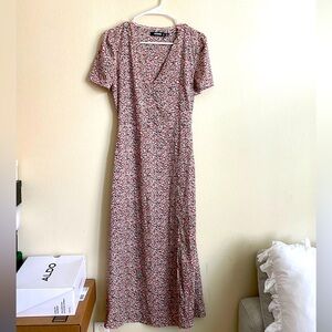 MISSGUIDED floral dress. Size US4.